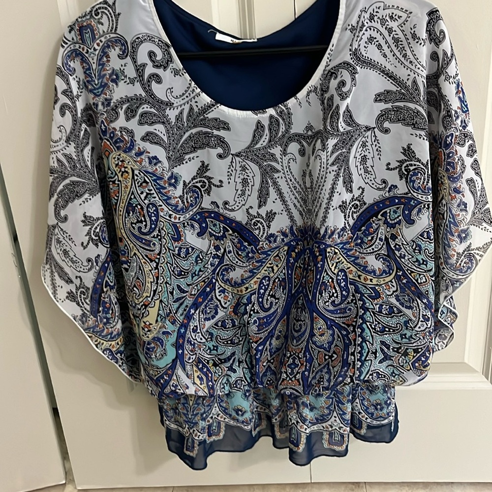 Adorable Flowy blouse with ruffled waist